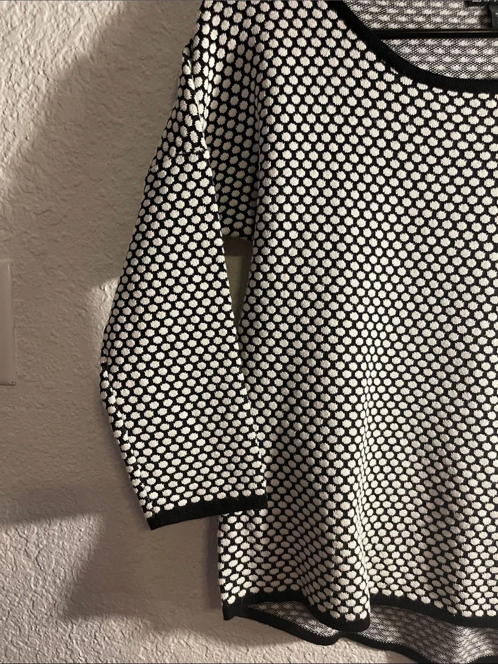 Express Black & White Open-Weave Crewneck Sweater - Picture 4 of 7